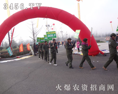 在會場上將滿腹的干勁發(fā)揮的淋漓盡致!